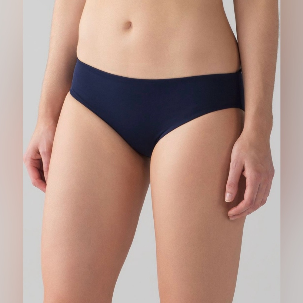 Lululemon, Euro Navy Rising Tides Bottom, Size 6